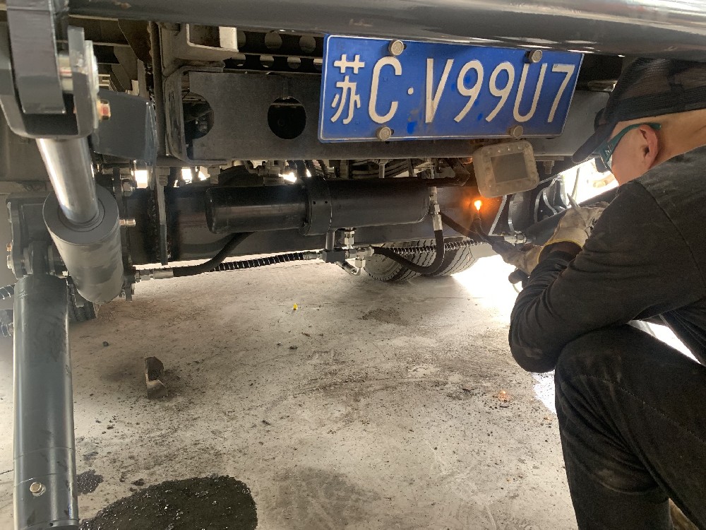 汽车尾板安装工艺对汽车尾板使用寿命的影响